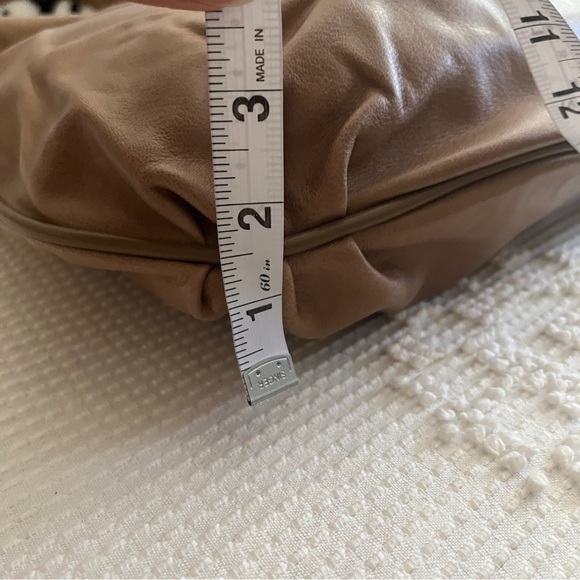 Longchamp Leather Hobo shoulder bag, NWT, tan color, "Lune" style like. Large - Picture 13 of 14